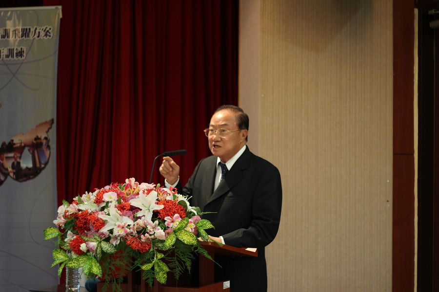 考試院院長關中在對高階文官演講時表示，政務官應該有擔當，不能怕講話，要有擔當。圖：謝仁烜／攝