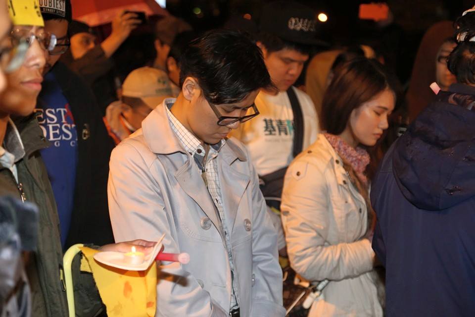隊伍行經北平東路時，民眾默哀30秒。圖：林雨佑/攝