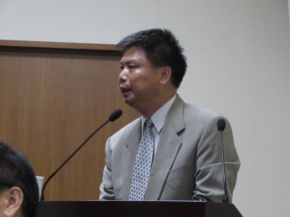 政大地政系教授徐世榮15日受邀至國民黨中常會談土地徵收議題。圖：邱珮文/攝