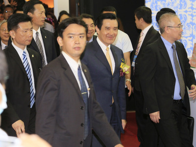 總統馬英九15日被問到立法院長王金平不領表一事，只笑而不答。圖：中央社