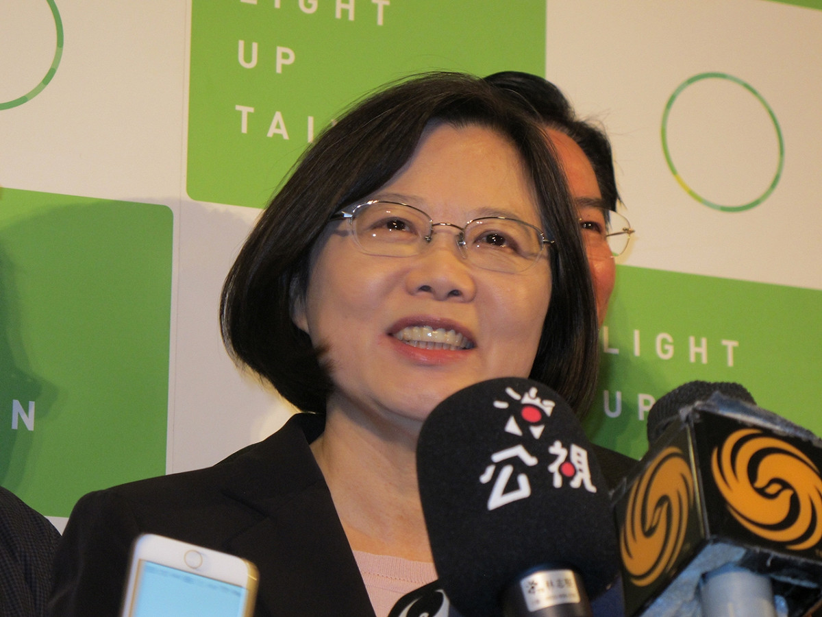 針對民進黨主席暨總統參選人蔡英文(圖)22日提出外交政策，晚間遭總統府批評唯一的「新意」就是刻意迴避兩岸關係，假裝我國的國際關係與兩岸關係「沒有關係」。圖：林朝億/攝