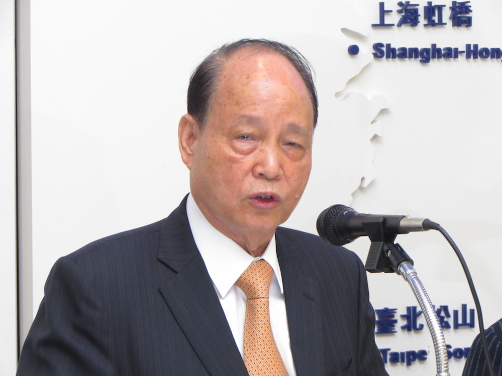 海基會董事長林中森24日上午率團前往中國福建省福州，行前受訪指出，將會在下午舉行的預備性磋商中溝通「陸客中轉」議題，力拼今年年底實施。圖：邱珮文/攝