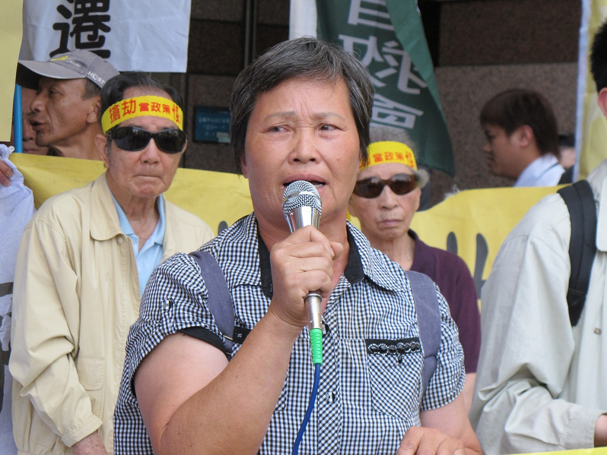 苗栗灣寶洪箱大姐13日表示，人民有難，要見蔡英文有那麼困難嗎？圖：林朝億/攝
