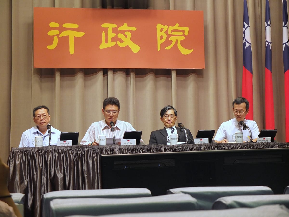 行政院團隊遭質疑未替國民黨輔選，發言人孫立群17日強調，身為執政黨的閣員，怎麼可能不輔選。圖：翁嫆琄/攝