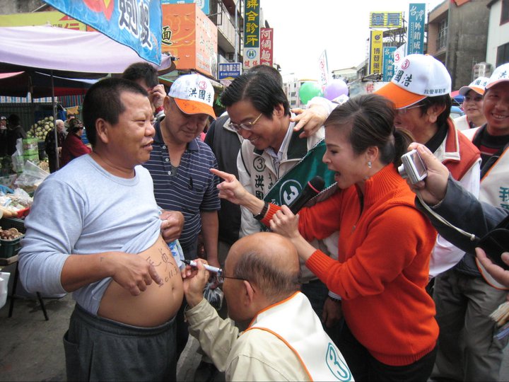蘇貞昌在草屯鎮長補選中沒有缺席，兩度南下輔選。圖片來源：擷取自蘇貞昌臉書