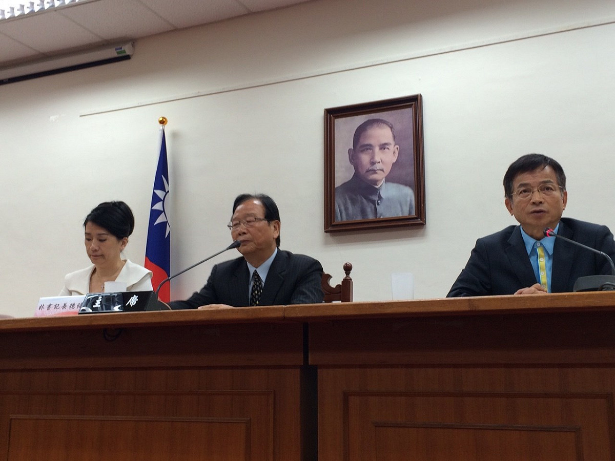 立法院國民黨團4日上午召開黨團大會，會後一致通過決議，不召開臨時會。圖：符芳碩/攝