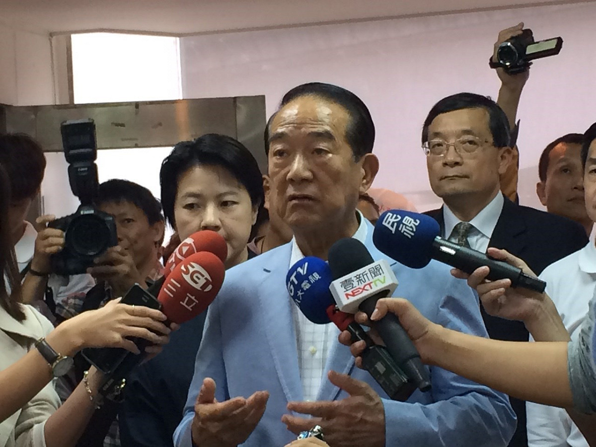 對於國親合作，親民黨主席宋楚瑜20日說，國民黨一席立委都不肯讓，談合作傻瓜才信。圖：符芳碩/攝