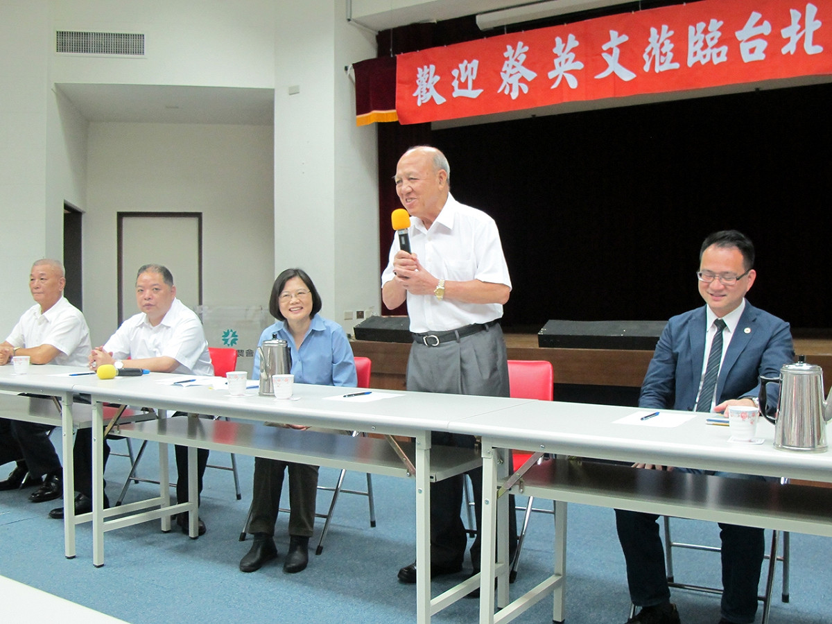 民進黨主席蔡英文16日上午拜會台北市農會。圖：林朝億/攝