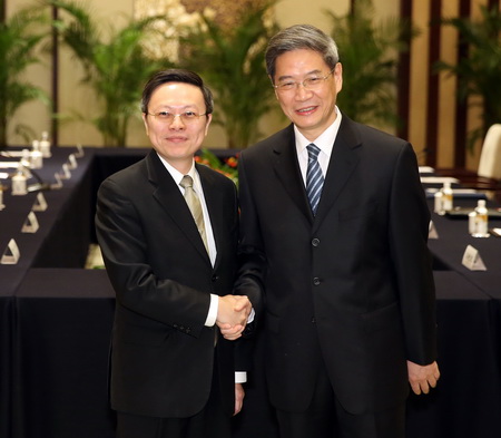 兩岸首次官方單位主管正式見面，王郁琦和張志軍見面，互稱官銜、包括陸委會等，圖：中央社