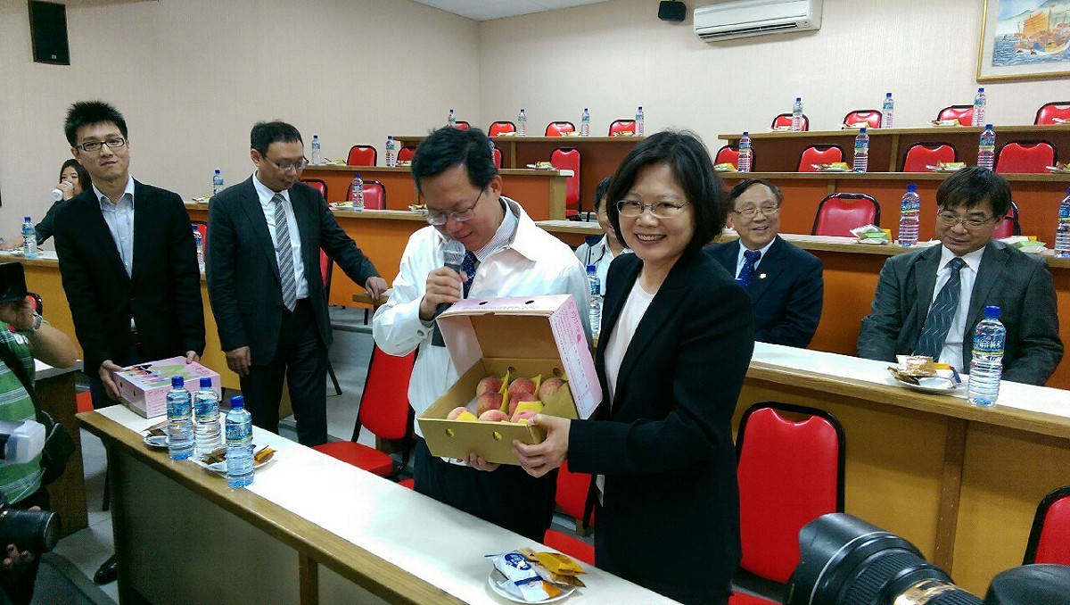 民進黨主席蔡英文6日受訪時表示，她最愛的義美食品是霜淇淋。圖：民進黨提供