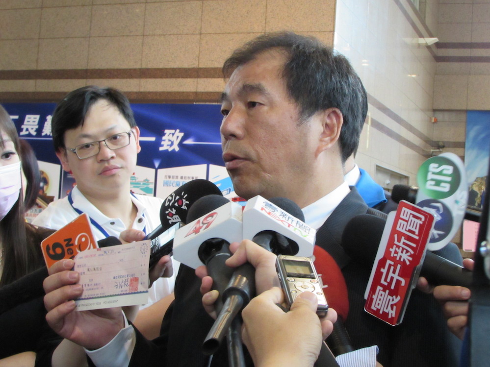 強硬代朱領表 新北議員：用我們身分證行嗎？