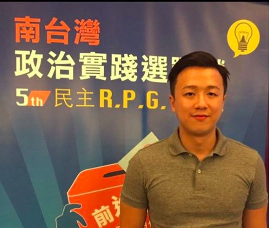 朱立倫競選辦公室發言人李正皓16日表示，朱立倫身為國民黨總統參選人，於訪美期間清楚表明國民黨兩岸政策立場及比較國、民兩黨之不同是「盡其本分。」圖：翻攝自朱立倫臉書