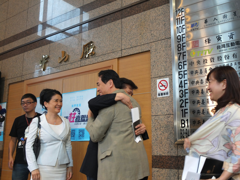 國民黨立委陳學聖、李貴敏等人24日特別出席張顯耀的記者會，為他加油打氣。圖：翁嫆琄/攝