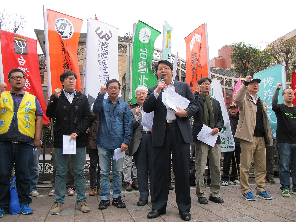 經濟民主連和等團體9日表示，將於318重返行政院，要讓民主轉大人。圖：林朝億/攝