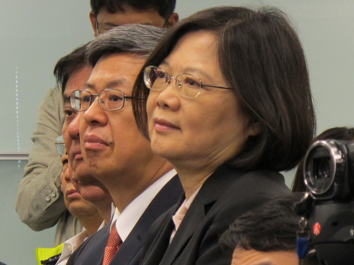 民進黨主席蔡英文24日稱讚顧立雄律師在司法改革議題上是一位有理想、有經驗的人。圖：林朝億/攝