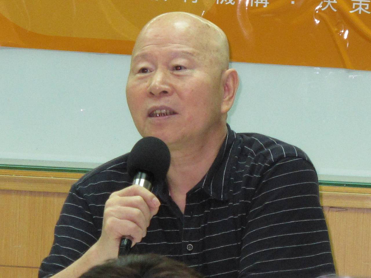 前民進黨主席許信良(右2)10日上午表示，很多選民支持宋楚瑜的現象「是個誤會」，宋最多只能吸納到中間藍的選民，其餘不會再增加太多。圖：林朝億/攝