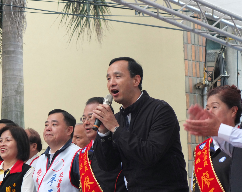 總統候選人朱立倫29日強調，民進黨逢中必反，希望能在辯論時跟蔡英文說清楚講明白。圖：翁嫆琄/攝
