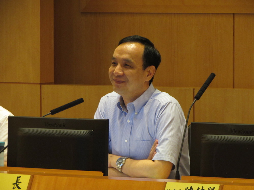 國民黨主席朱立倫6日表示，選舉不是只為宣揚理念，也必須考慮到台灣主流民意，以及黨的生存、其他立委提名同志的席次，「作為黨主席，我責無旁貸，如果有需要，我必須承擔一切責任。」圖：邱珮文/攝