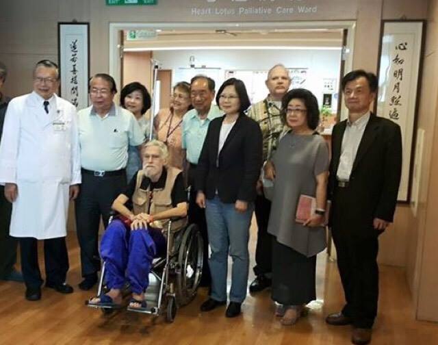 民進黨主席蔡英文在臉書貼出5/16探視梅心怡的照片。圖：翻攝蔡英文臉書