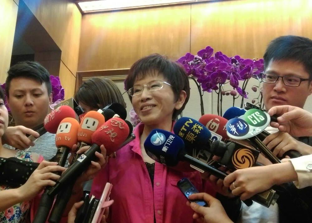 立法院副院長洪秀柱18日下午拜會立法院長王金平，她表示，院長因為下會期會很忙，所以婉拒競選職務，但向她承諾會盡全力輔選。圖：符芳碩/攝