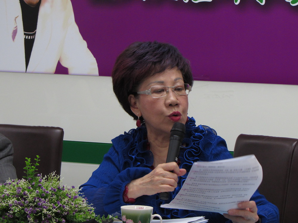前副總統呂秀蓮6日表示，總統馬英九上任後採取外交休兵，反觀中國積極拉攏我邦交國。她預估，明年總統大選結束後，我國將會面臨「骨牌性」的斷交危機。圖：邱珮文/攝