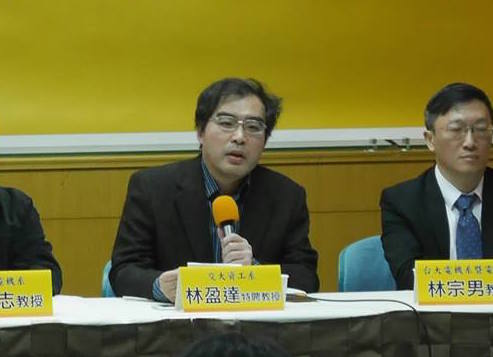 交大教授林盈達14日質疑工商時報楊姓記者為紫光說話，還說「工商時報就是中國時報的，背後是中國政府」，他15日為此表達歉意。圖：經濟民主連合提供