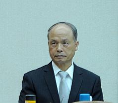 財政部長張盛和27日在立法院表示，101大樓董座之爭是講究實力而非權力，但關鍵是國泰金和中信金等少數
關鍵股權。圖：中央社