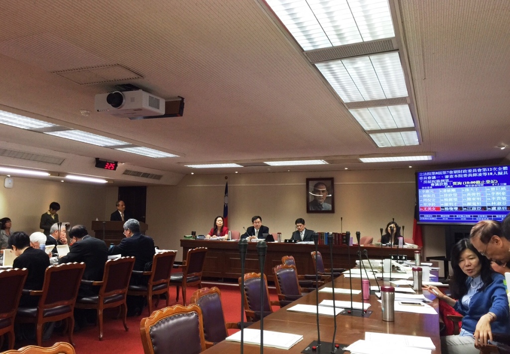 財政部長張盛和27日在立法院財委會答詢時，呼應央行總裁彭淮南說法表示，柏南克的量化寬鬆（QE）政策是「以鄰為壑」，救了美國，但副作用卻害了全世界。圖：蔡紀眉/攝