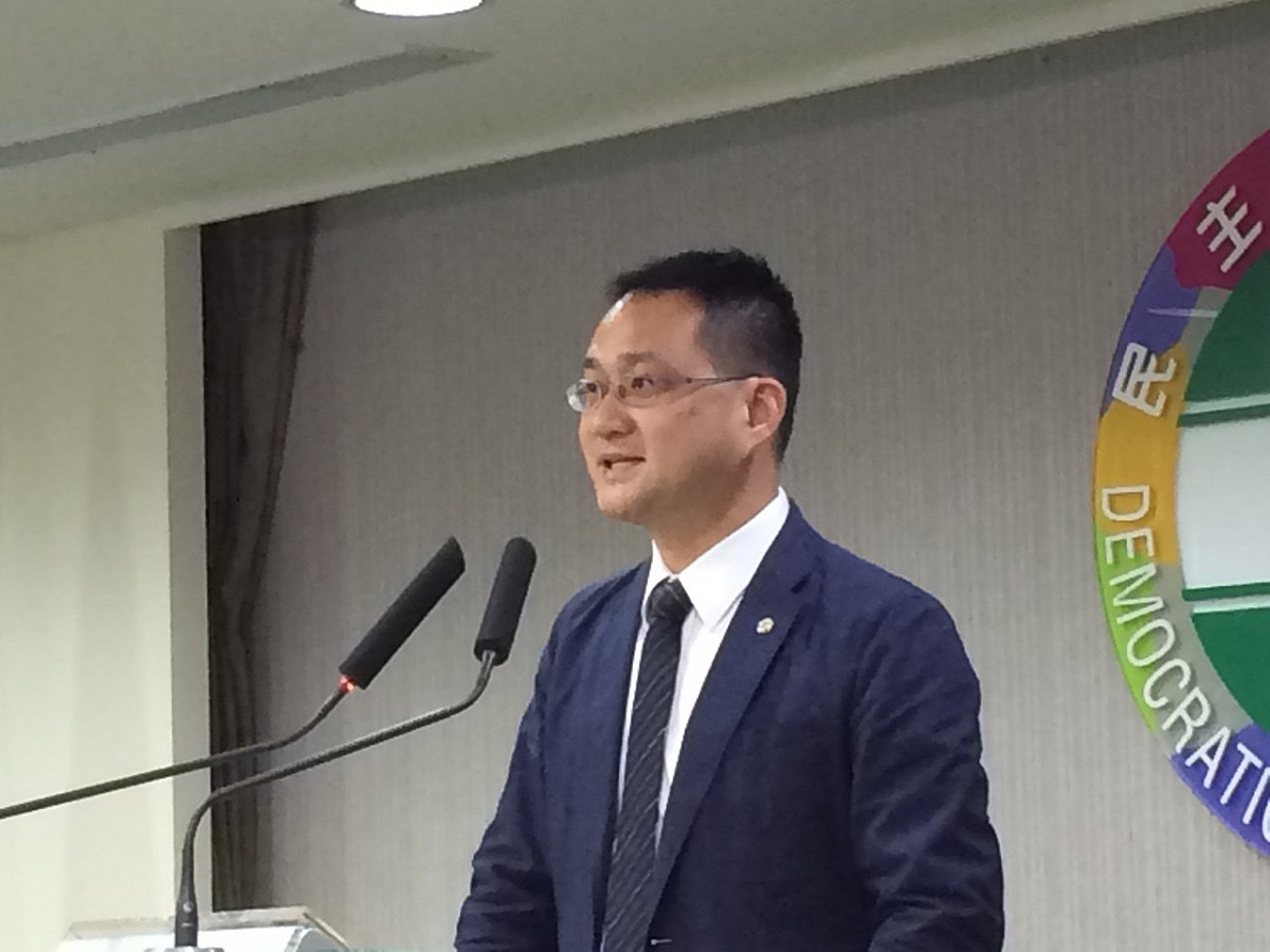 對於亞投行設下「台港澳條款」，民進黨發言人阮昭雄表示，加入國際事務不能被矮化，政府應就此說明清楚。圖：符芳碩/攝