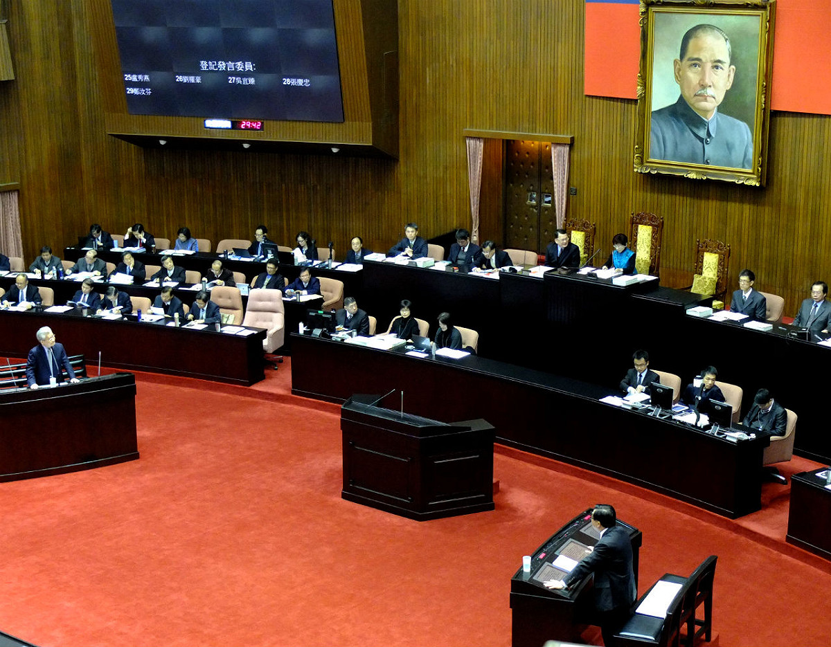 募資平台近期十分盛行，但財政部今(13)日坦承，對於這類平台目前無法可管。圖：翁嫆琄/攝