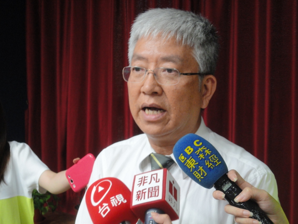 張金鶚今日出席台北市地政局5月份住宅價格指數發布記者會。他在會中強調，台北市地政局公布臺北市住宅價格指數絕不是為了打房，而是要讓不動產交易透明化。 圖：沈妤宣/攝