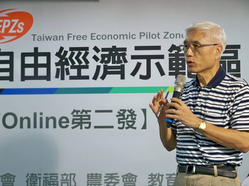 國家發展委員會昨（24）晚間針對自由經濟示範區政策說明召開媒體溝通會，就自經區內國際健康的部分與媒體進行討論溝通。圖為主要回應人衛生福利部政務次長林奏延。圖：呂柏融/攝