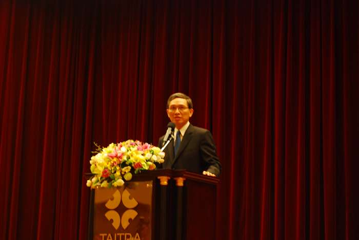 經濟部長施顏祥在「韓歐盟FTA對我產業影響評估及因應措施」會上表示，韓國與東協、歐盟、美國等簽訂FTA，對台灣造成相當程度的衝擊。圖片:黃沛云/攝