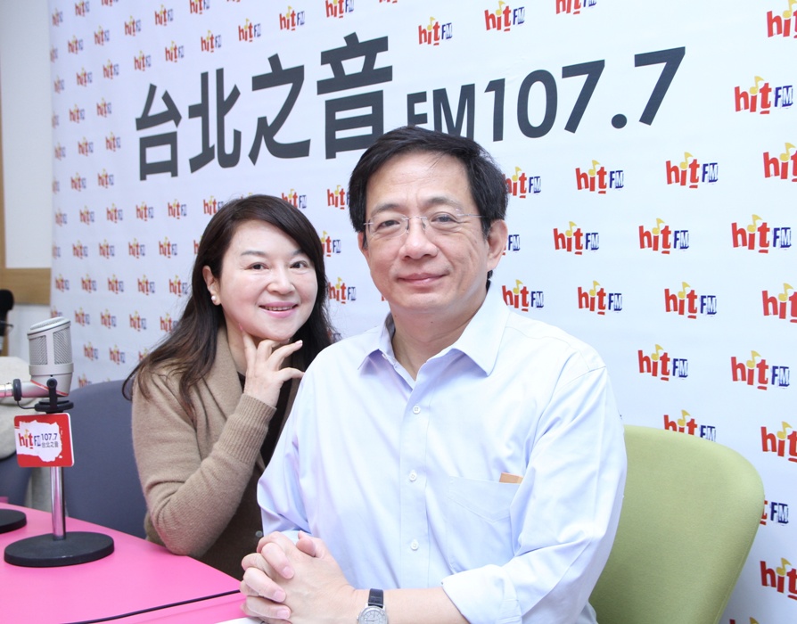 前國家發展委員會主委管中閔卸任後首次接受專訪，26日上午到「蔻蔻早餐」廣播節目受訪。圖：台北之音提供