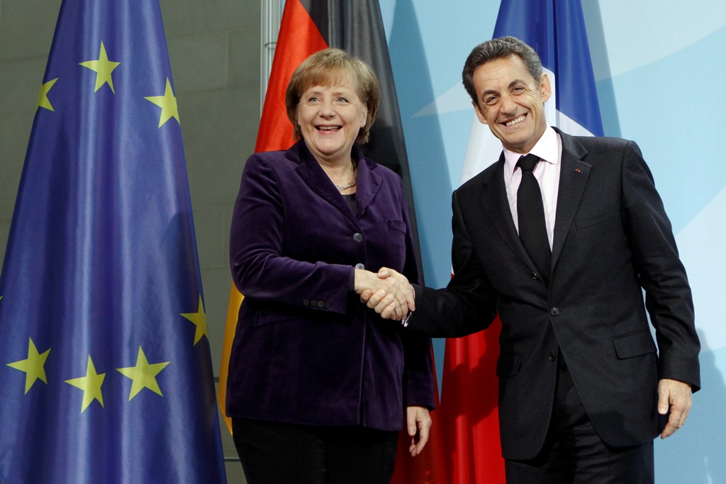 德國總理梅克爾（Angela Merkel）與法國總統薩科奇(Nicolas Sarkozy)9日晚間結束在柏林的會談後，召開聯合記者會。圖片來源:達志影像/路透社。