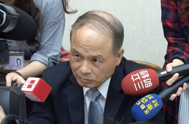 國稅局為了處理1元退稅單，需要耗費25元掛號費等額外成本，再度挨批不符效益。對此，財政部長張盛和27日鼓勵民眾直接放棄退稅，報效國庫。圖：蔡紀眉/攝