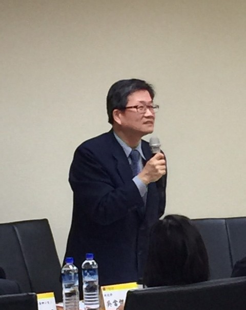 財政部次長吳當傑今(15)日澄清，目前財政部沒有考慮調降證交稅。圖：蔡紀眉/攝