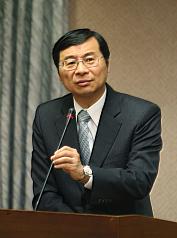 金管會主委曾銘宗今(12)天傍晚宣布，於下午5時30分接管國寶人壽及幸福人壽。圖：中央社資料照片