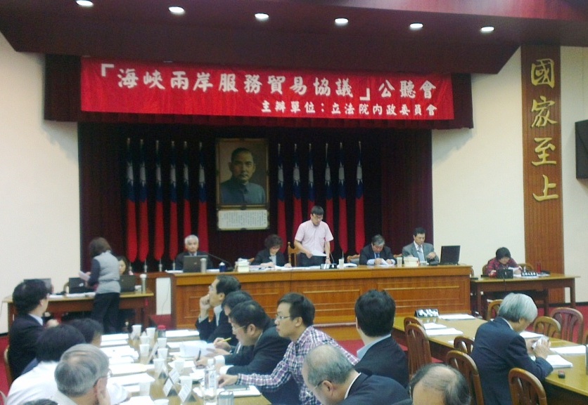 立法院內政委員會民進黨籍召委段宜康召開第十場海峽兩岸服務貿易協議公聽會，有關中資來台經營入口網站一事，引發熱烈討論。圖：李雲深/攝