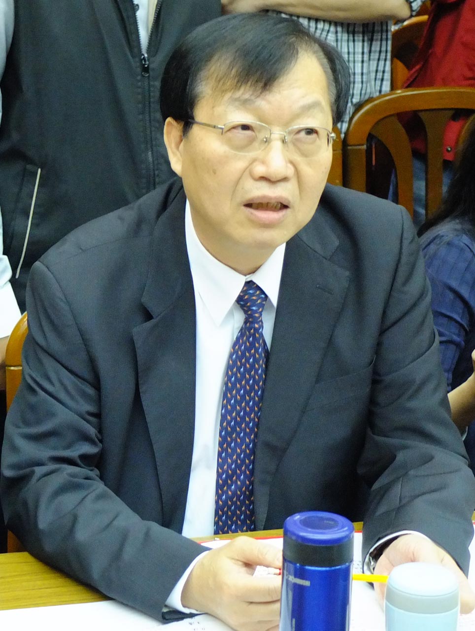 內政部長陳威仁今(23)日表示，政府的優先工作是讓弱勢民眾住得起房子，而非買得起房子。圖：翁嫆琄/攝。