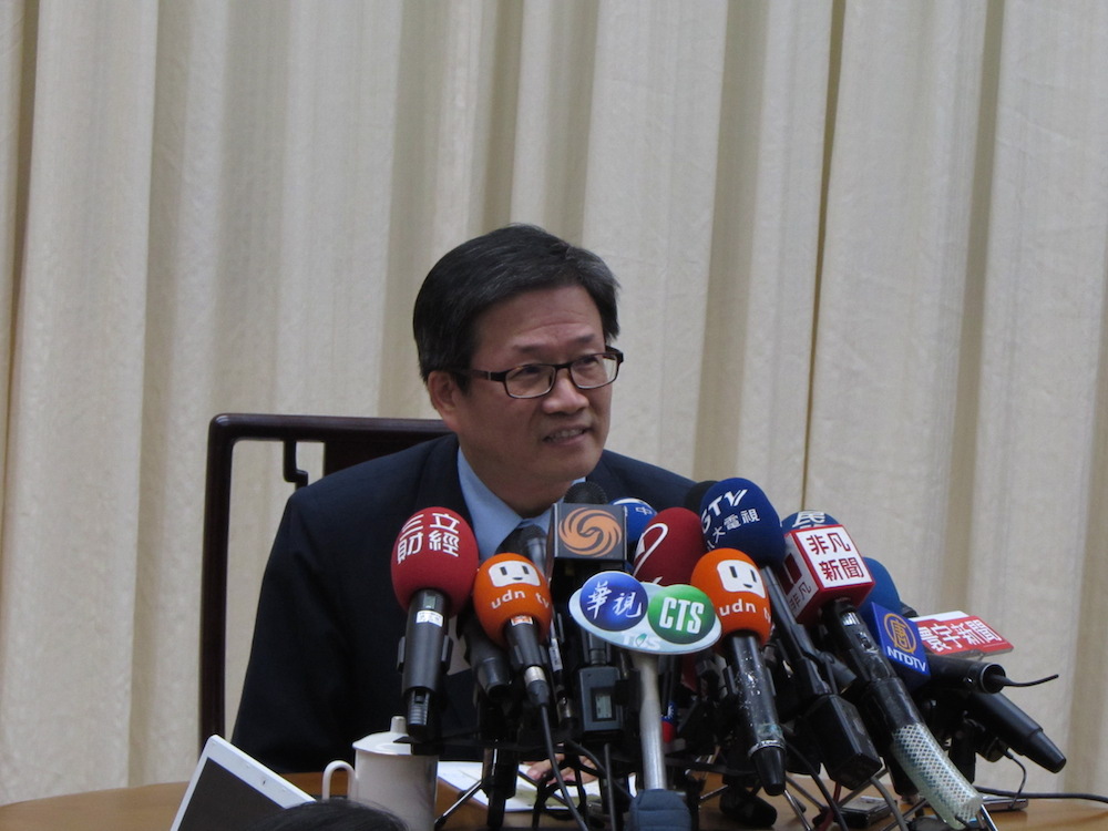 銀行團決議不展延頂新聯貸案，但會前曾傳出可能展延，引來滅頂只作半套批評，財政部會後聲稱立場從未鬆動。圖：新頭殼資料照片