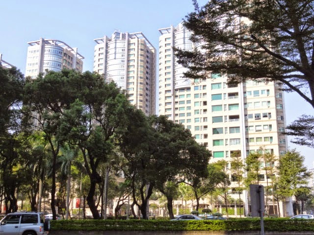 房地合一稅5日在立法院三讀過關，朝野立委同聲叫好，不過，巢運發言人彭揚凱說，雖然對新制通過抱持正面態度，但仍有妥協之處，讓人感到些許遺憾。圖：新頭殼資料照片