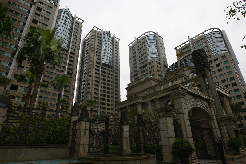 2014年9月台北市住宅價格指數下跌0.52%，其中大樓指數下跌2.11%，跌幅較深。圖：中央社資料照片