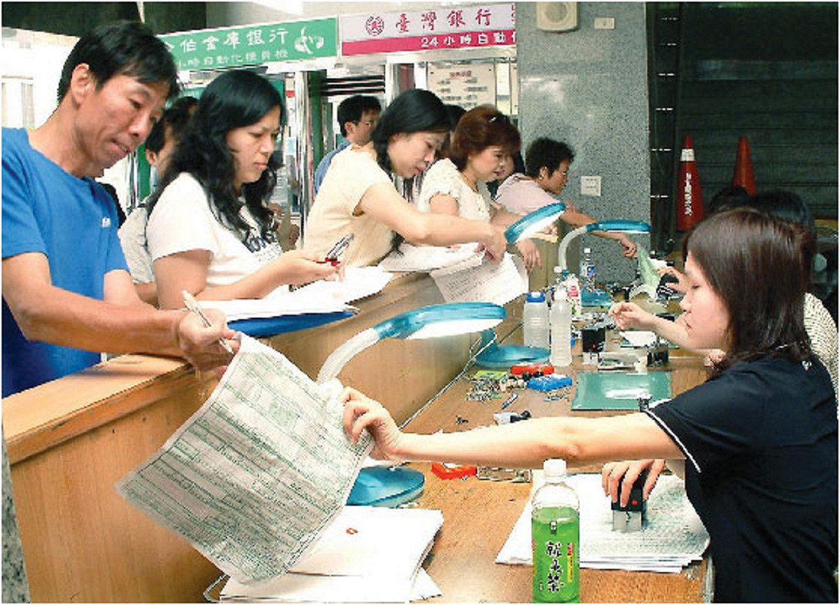 報稅e化新措施，國稅局今年首度開放營利事業、機關、團體及執行業務事務所可線上查詢所得資料。圖：中央社