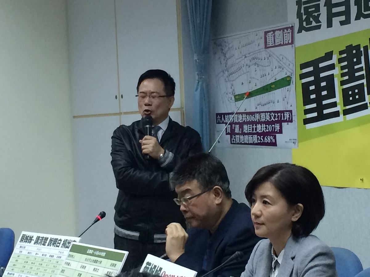 國民黨立委蔡正元15日表示，中資投資台灣半導體、IC產業是國際資本交流的自由經濟，與國民黨主席朱立倫反對開放的說法不同調。圖：符芳碩/攝