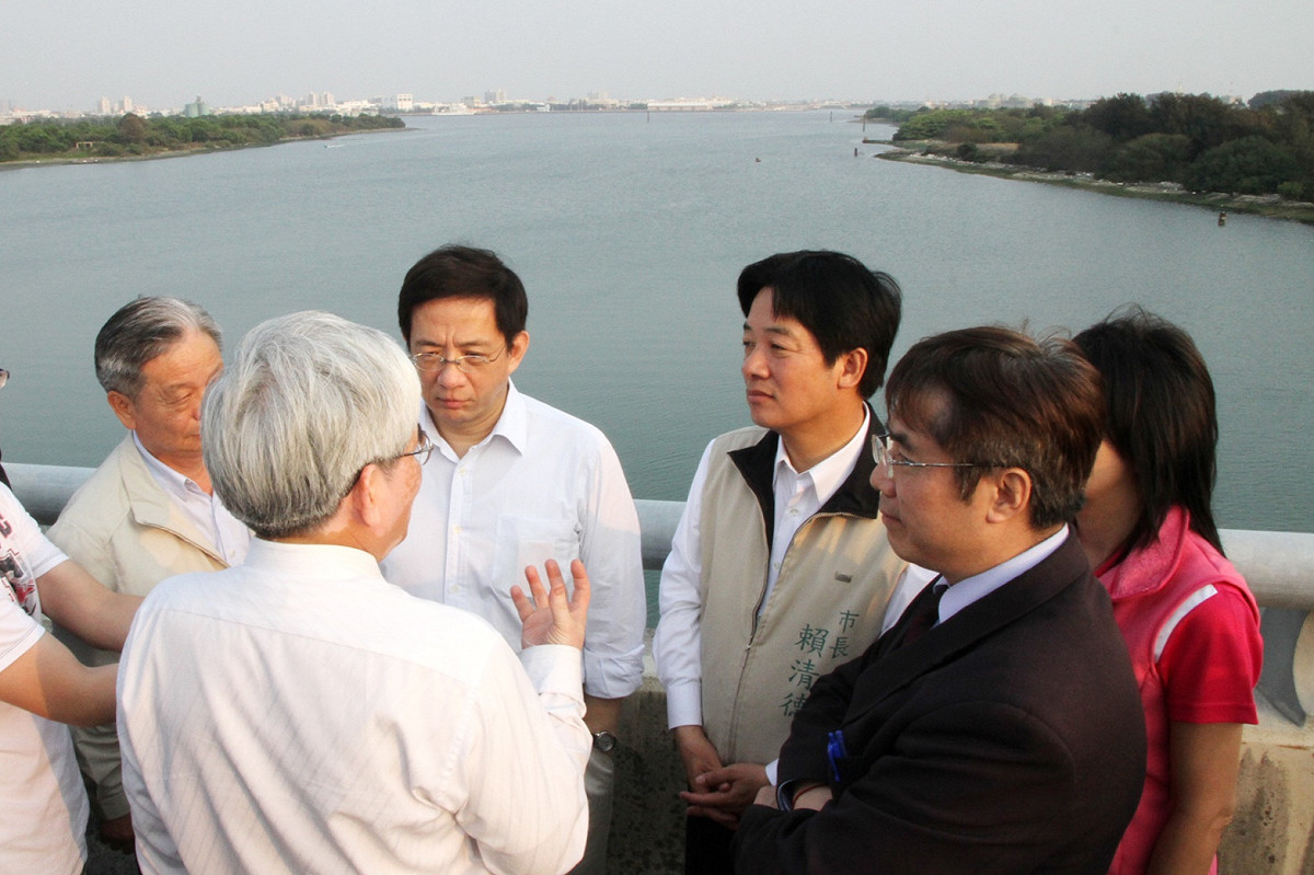 台南市長賴清德30日呼籲經建會主委管中閔將安平港納入自由經濟示範區。圖：台南市政府提供