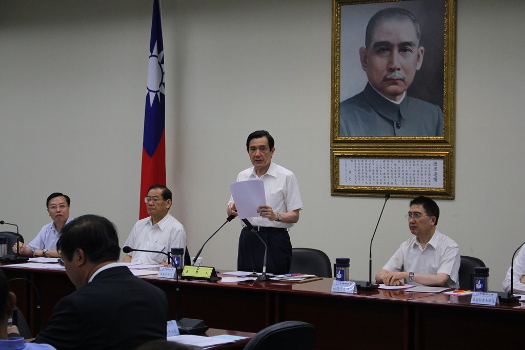 國民黨主席馬英九今(25)日下午在國民黨中常會上表示，自經區條例能讓農業找到新的發展空間，對台灣非常重要，他高度期待朝野政黨冷靜坐下來協商。圖：劉奕霆/攝