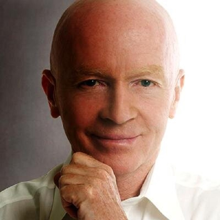 新興市場教父墨比爾斯（Mark Mobius）31日表示，美國經濟復甦根本沒有持久到足以升息的程度。圖：翻攝自推特