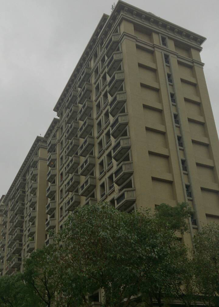 大台北房市近期一口氣出現九大區、多達十一個指標型推案房價全都出現兩位數、最高甚至達26%的開價調整跌幅。圖：周南洋/攝
