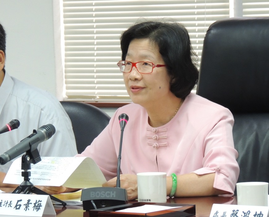 行政院主計長石素梅公布2013年預測經濟成長率為GDP2.31%。圖：林怡嫺/攝
